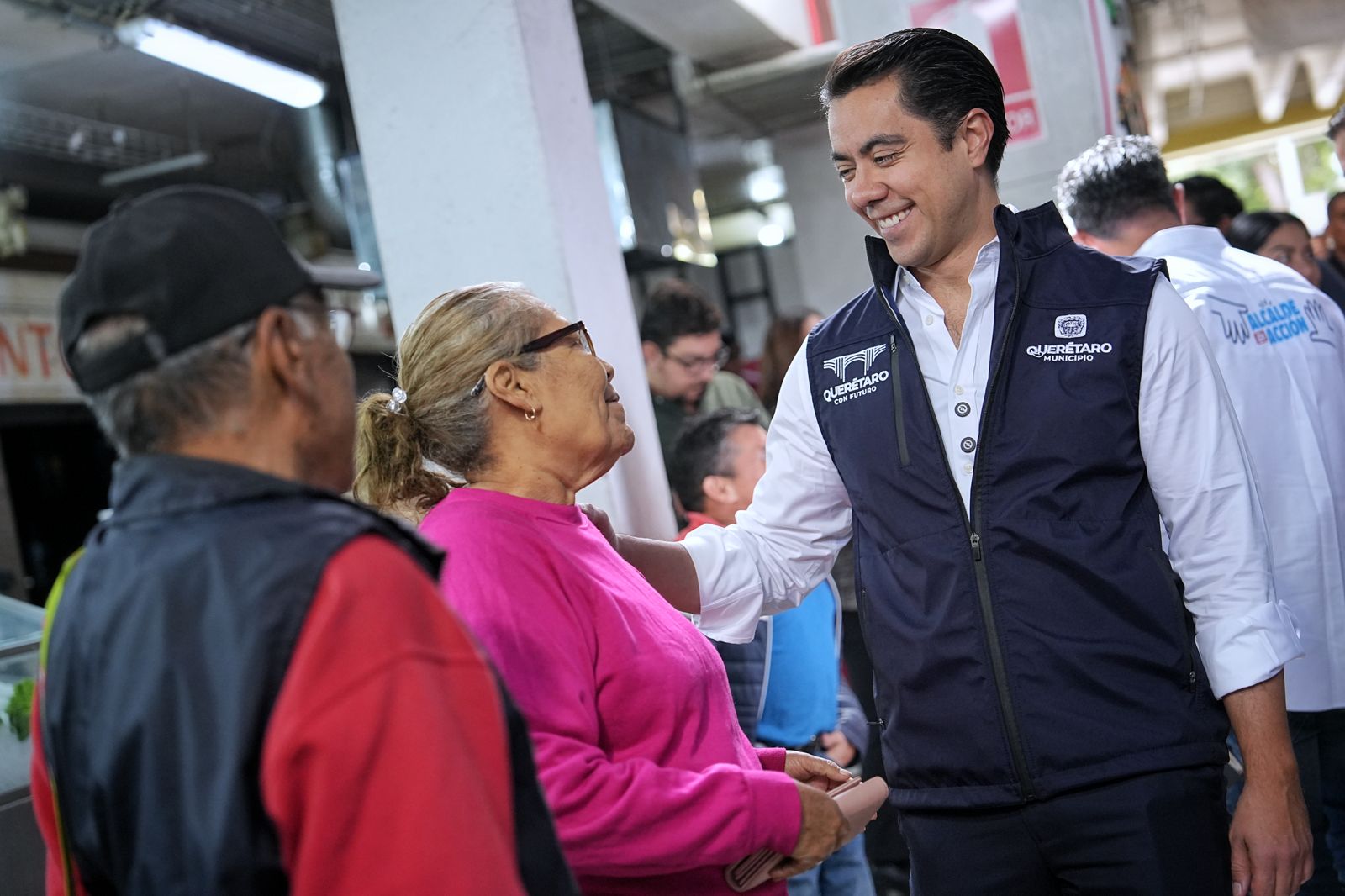 Imagen de Escucha Felifer Macías a comerciantes del Mercado de Lomas de Casa Blanca 2