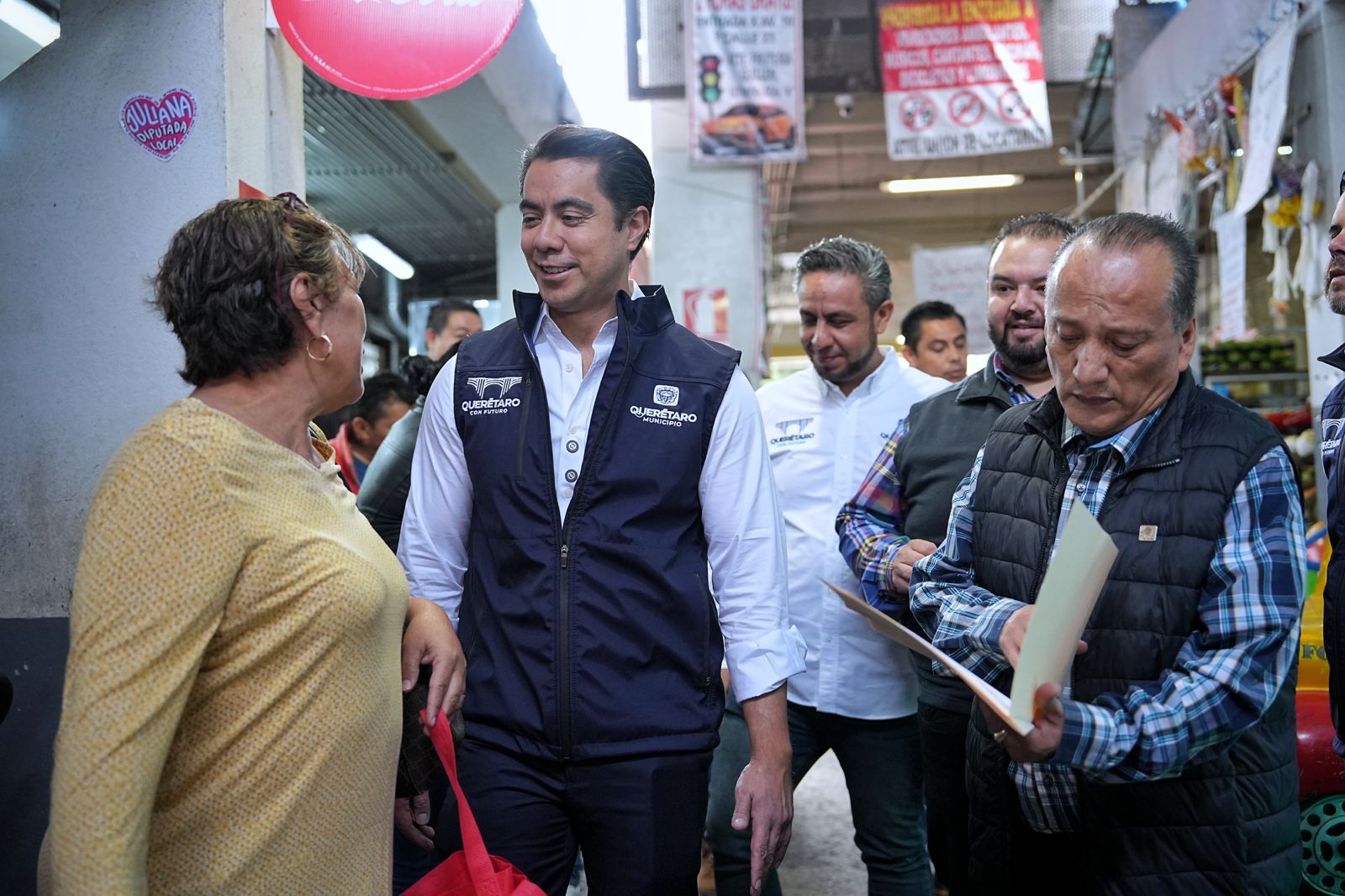 Imagen de Escucha Felifer Macías a comerciantes del Mercado de Lomas de Casa Blanca 6