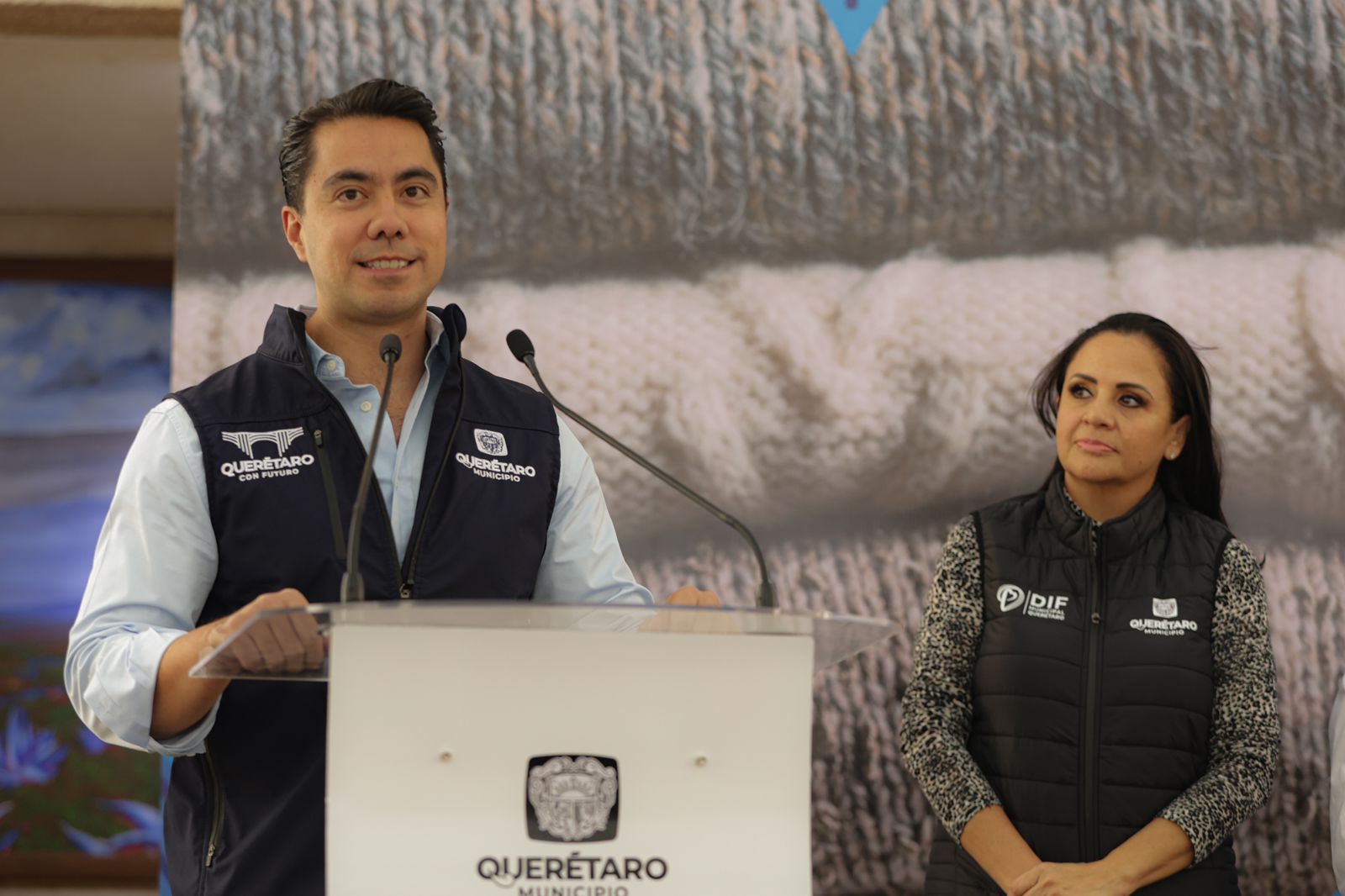 Imagen de Encabezan Felifer Macías y Adriana Olvera de Macías el inicio de la colecta invernal 2024 “Cobijando Corazones” 7