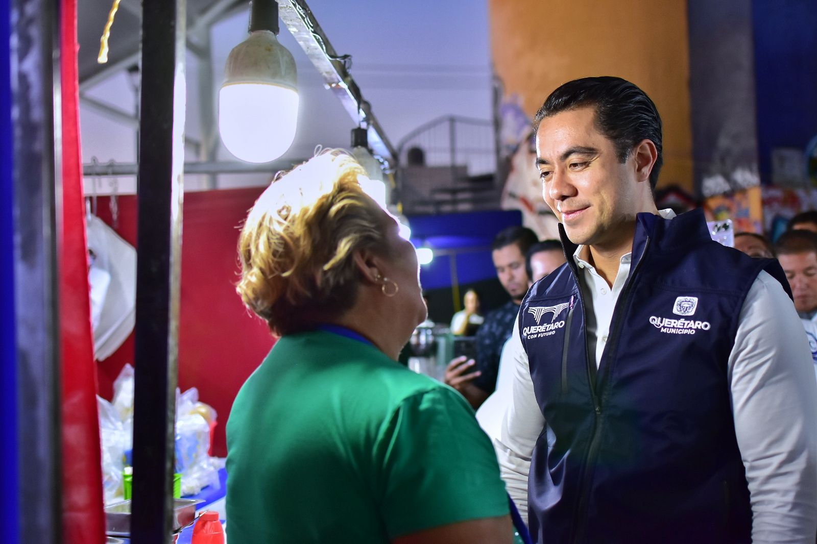 Imagen de Recorre Felifer Macías tianguis de Molineros 3