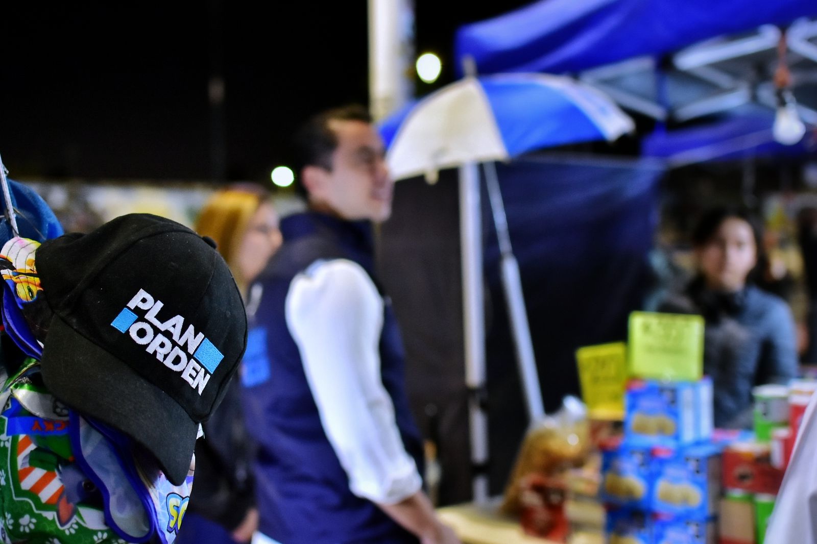 Imagen de Recorre Felifer Macías tianguis de Molineros 6