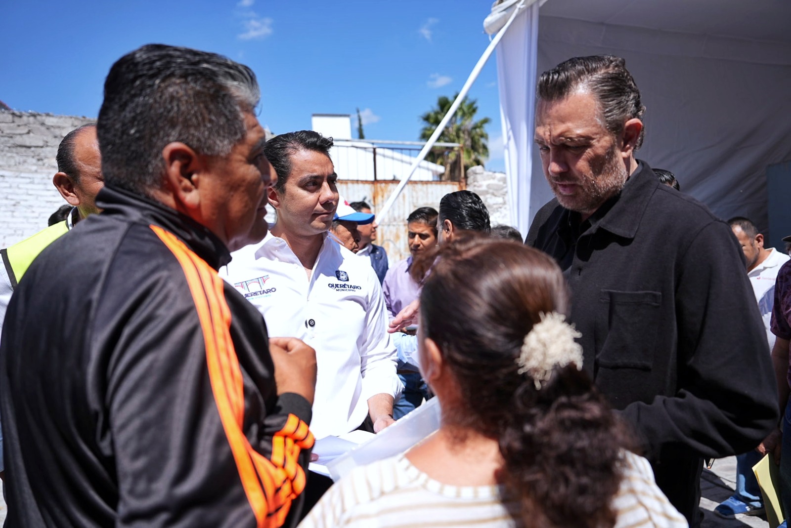 Imagen de Acompaña Felifer Macías al Gobernador en la entrega de calles renovadas en Félix Osores 2