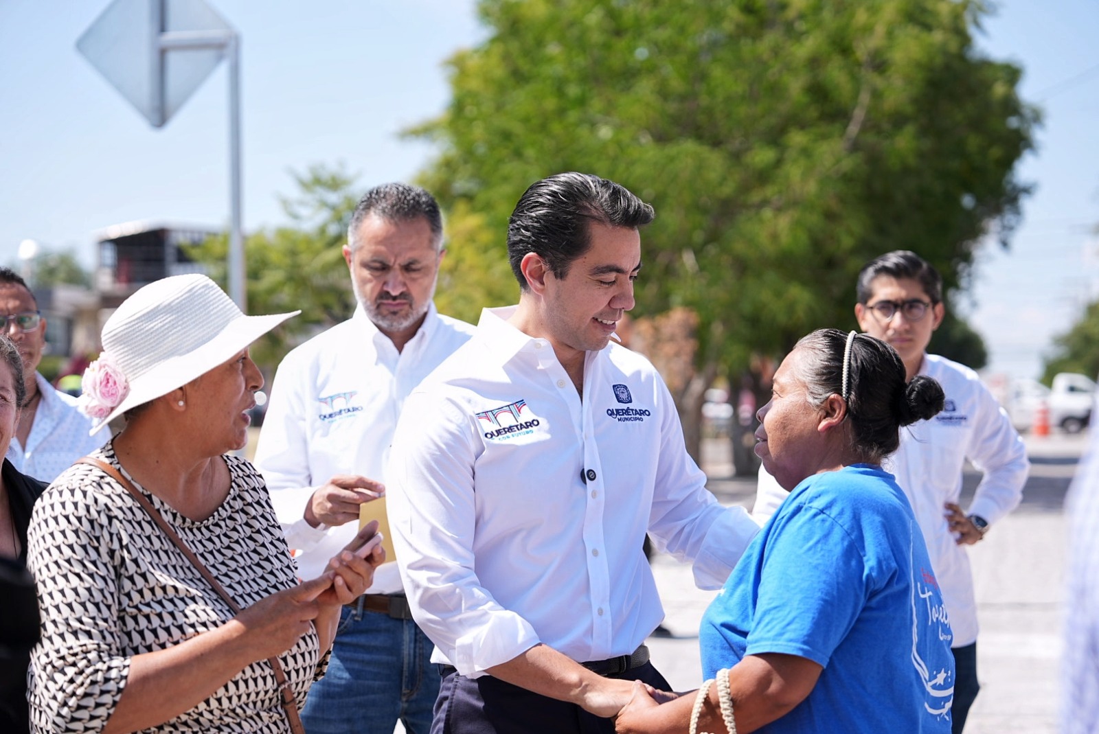 Imagen de Acompaña Felifer Macías al Gobernador en la entrega de calles renovadas en Félix Osores 3