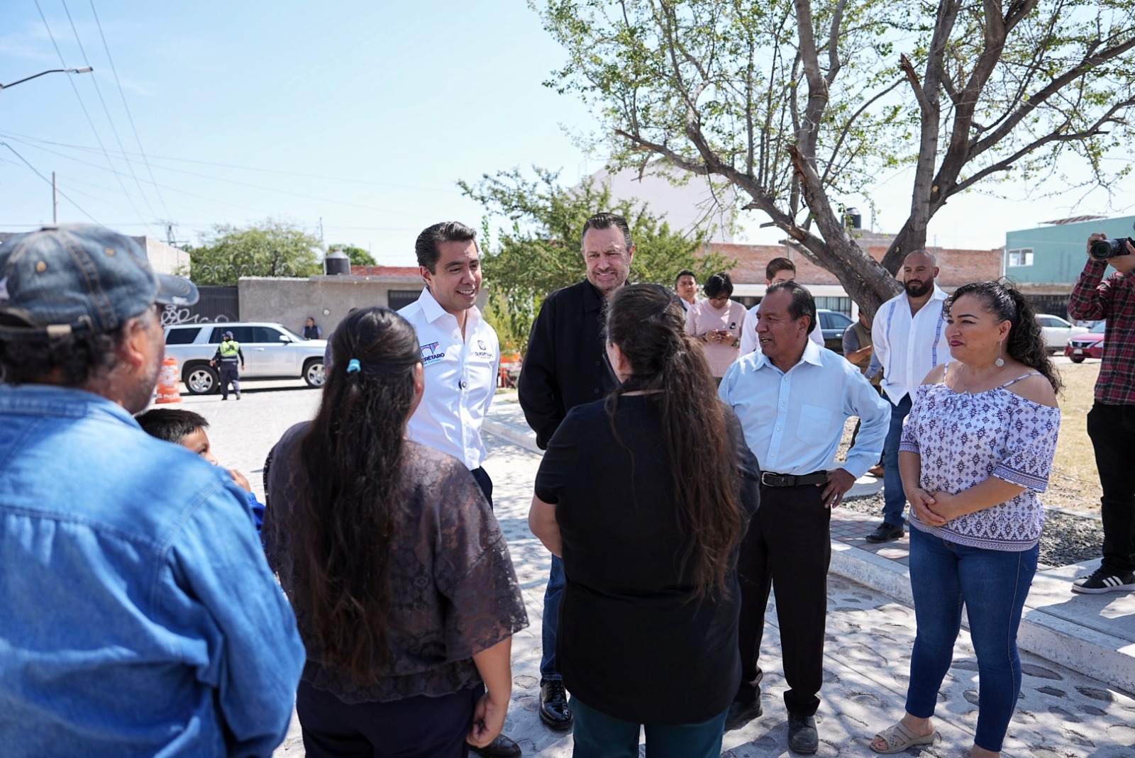 Imagen de Acompaña Felifer Macías al Gobernador en la entrega de calles renovadas en Félix Osores 1