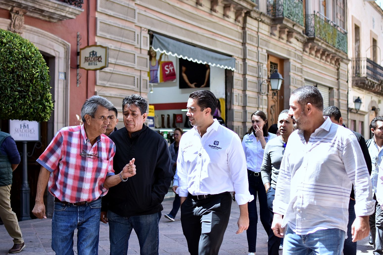 Imagen de Se reúne Felifer Macías con vecinos y comerciantes del Centro Histórico 3