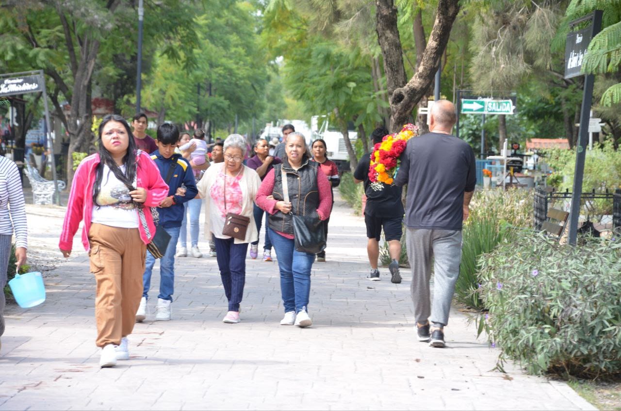 Imagen de Inicia operativo en panteones por festividades de Día de Muertos 3