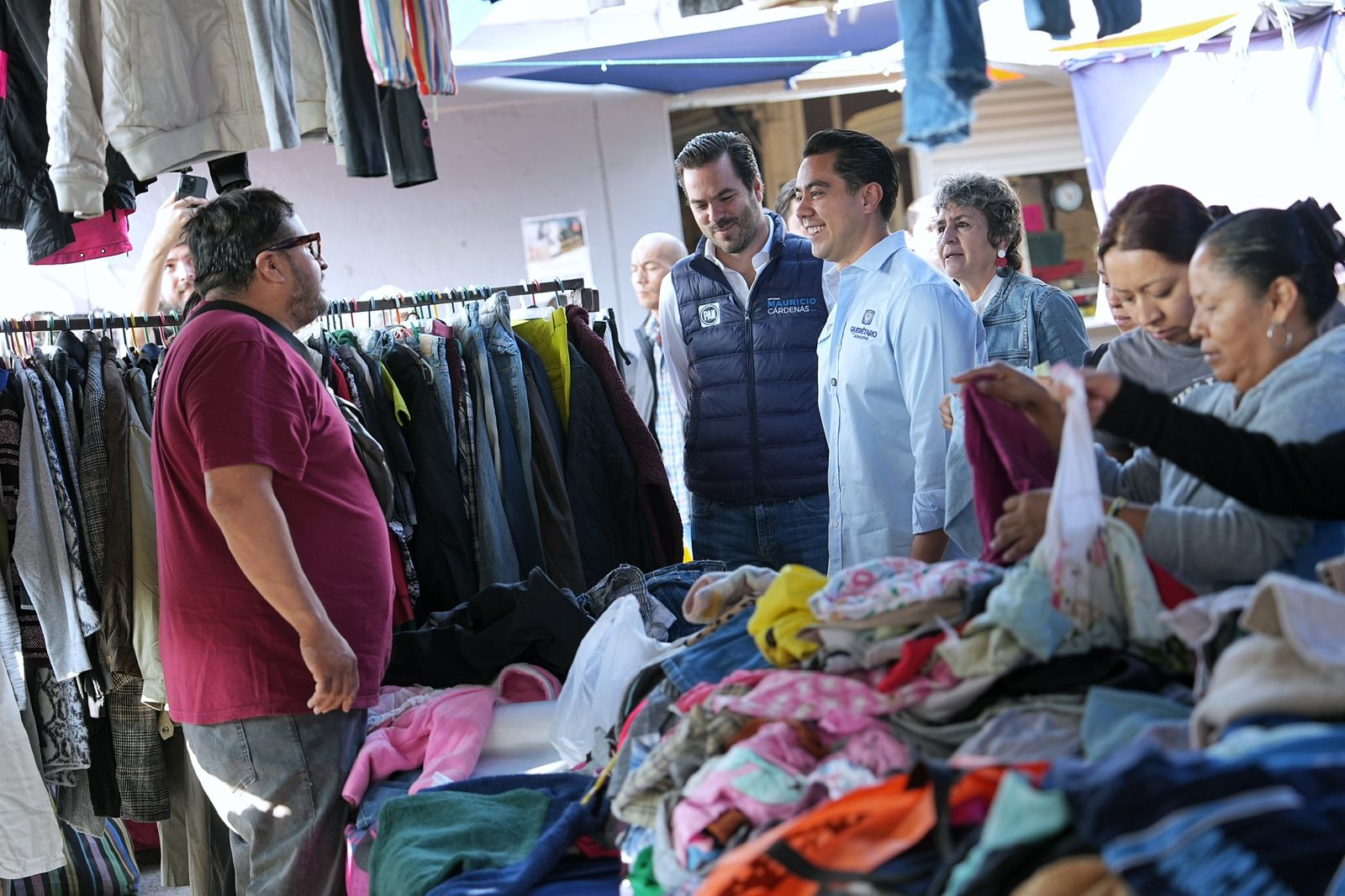 Imagen de Felifer Macías se compromete a dignificar tianguis y mercados de Querétaro 7