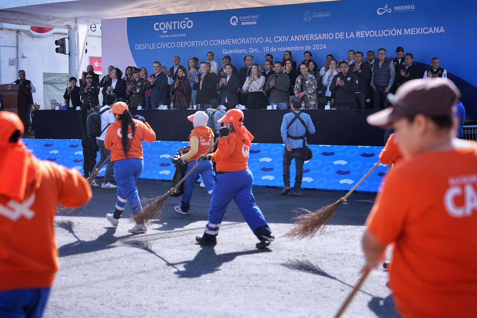 Imagen de Acude Felifer Macías al Desfile por el CXIV Aniversario de la Revolución Mexicana 5