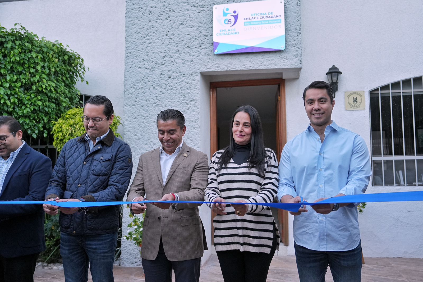 Imagen de Acude Felifer a la inauguración de la Oficina de Enlace de Roberto Sosa 1