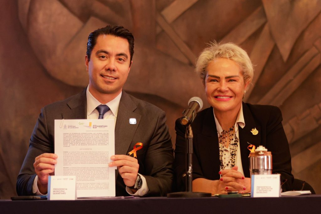 Imagen de Firma Felifer Macías convenio de colaboración interinstitucional entre los municipios y el IQM 8