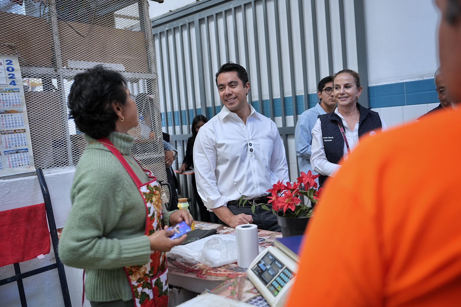 Imagen de Recorre Felifer Macías el Mercado Hidalgo 4