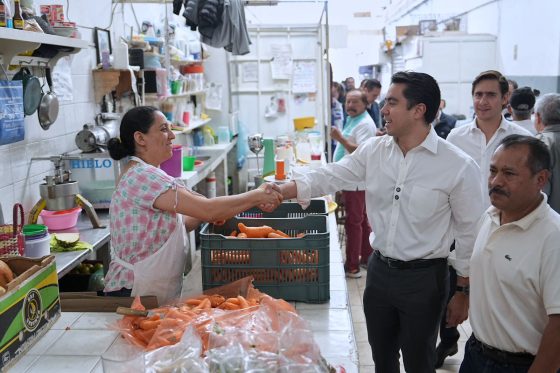 Recorre Felifer Macías el Mercado Hidalgo