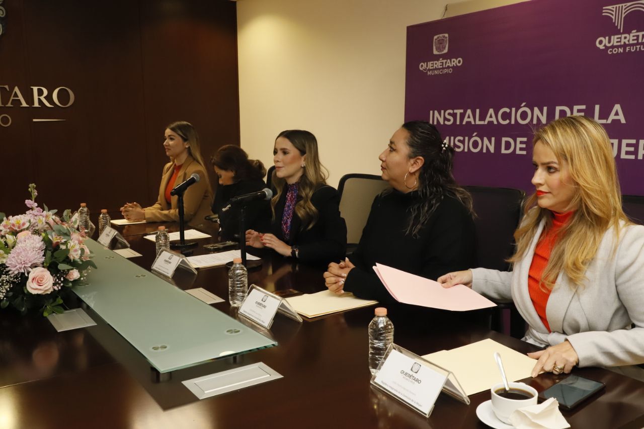 Imagen de Instalan la Comisión de la Mujer para fortalecer la igualdad y el empoderamiento femenino 6