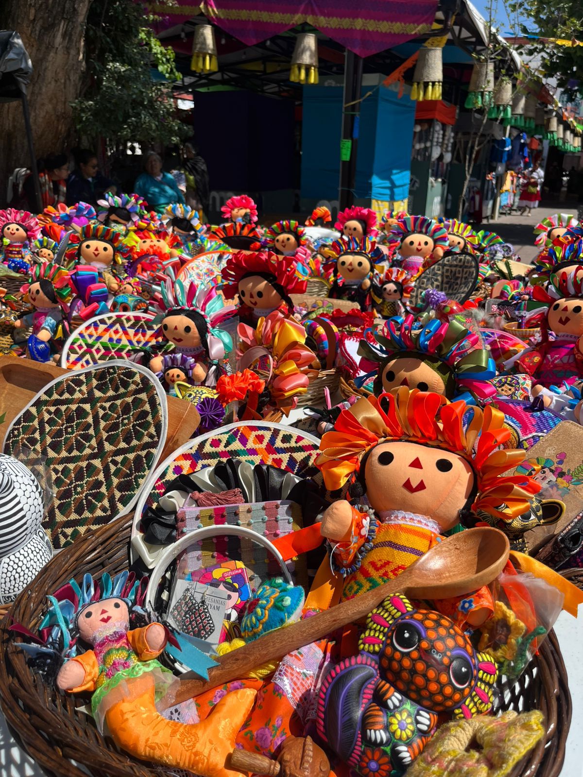 Imagen de El Mercado Artesanal en Querétaro celebra el Día de Muertos con arte, cultura y tradición 3