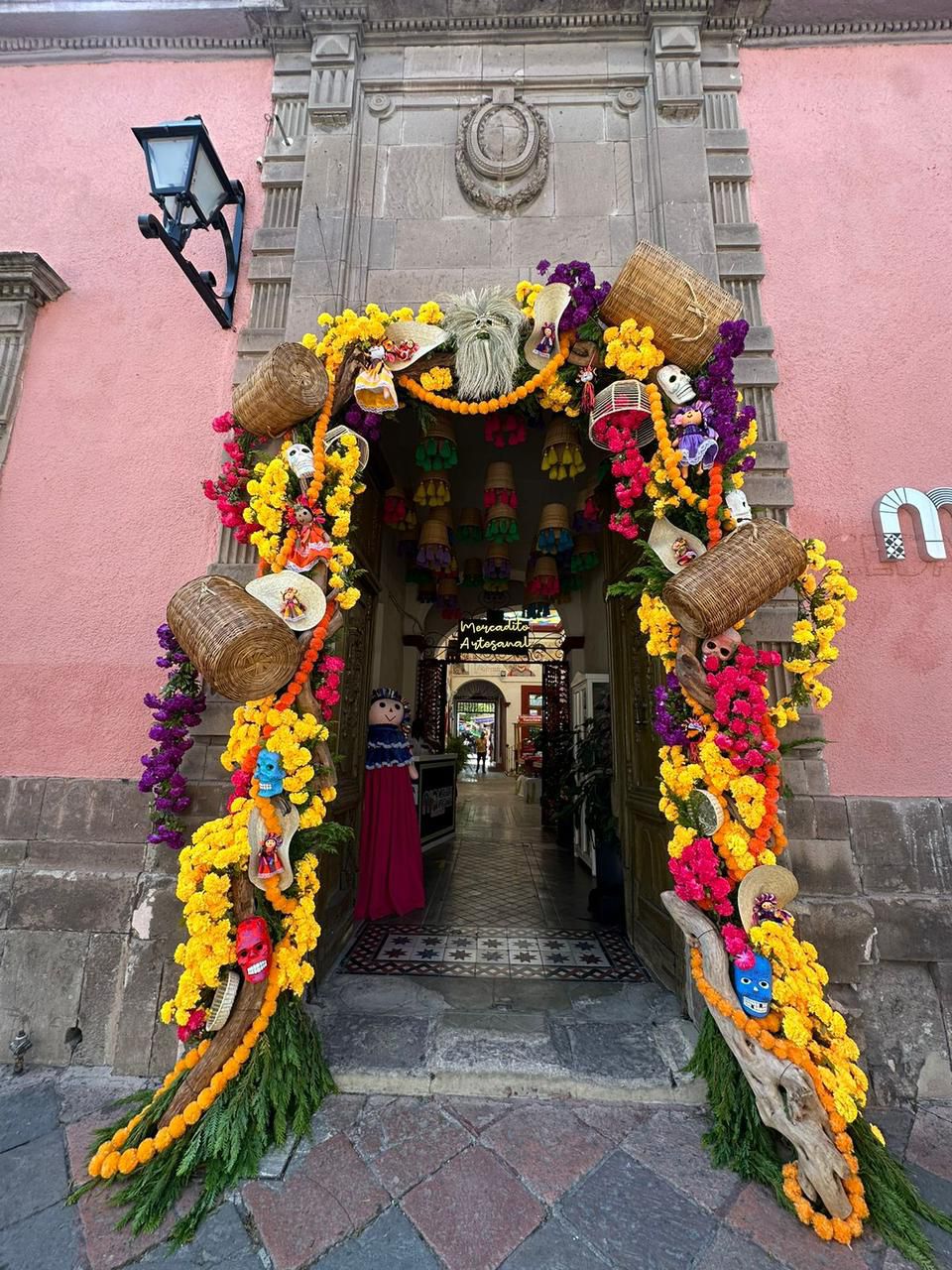 Imagen de El Mercado Artesanal en Querétaro celebra el Día de Muertos con arte, cultura y tradición 8