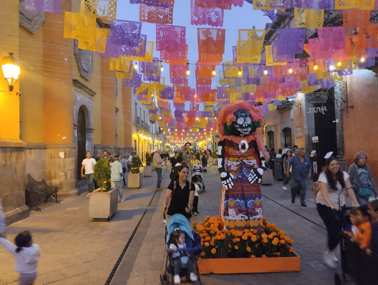 Imagen de Secretaría de Turismo de Querétaro rinde homenaje a policías caídos con altar monumental 5