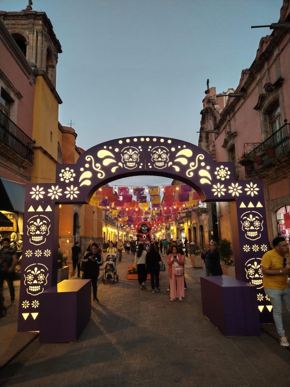 Imagen de Secretaría de Turismo de Querétaro rinde homenaje a policías caídos con altar monumental 4