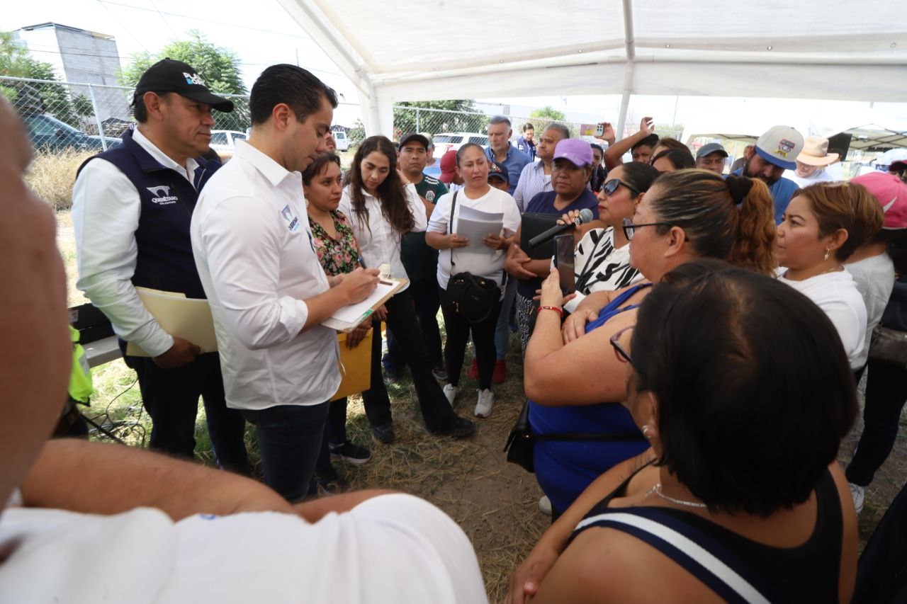 Imagen de Habrá acciones a cortísimo plazo: Felifer Macías informó al visitar el Fraccionamiento Eduardo Loarca 4