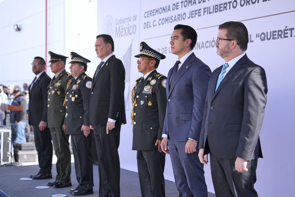 Imagen de Asiste Felifer Macías a la toma de protesta del nuevo titular de la Guardia Nacional en Querétaro 14