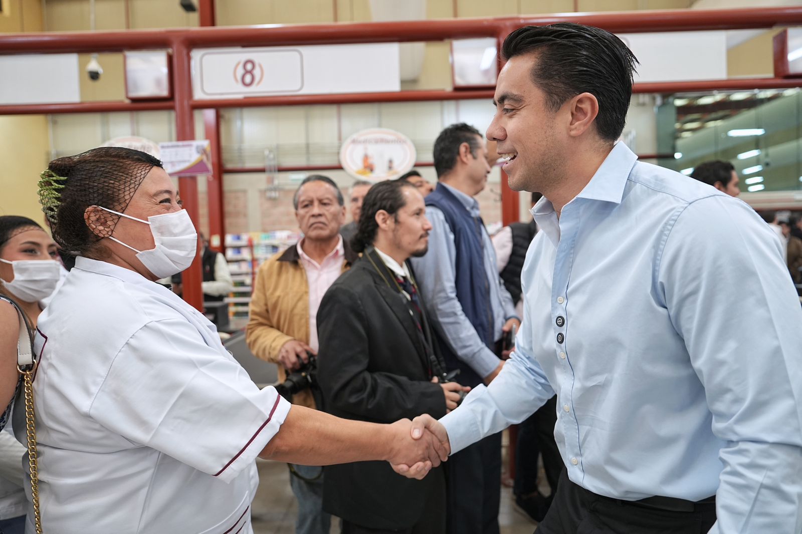 Imagen de Asiste Felifer Macías a la inauguración de la tienda Garis sucursal Hípico 2