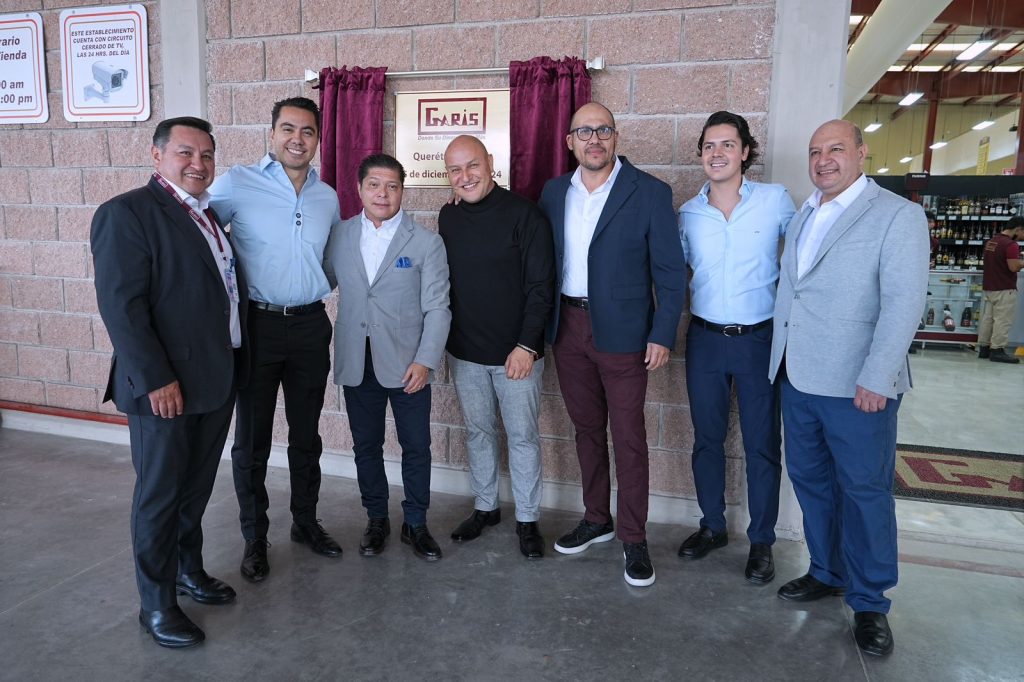 Imagen de Asiste Felifer Macías a la inauguración de la tienda Garis sucursal Hípico 24