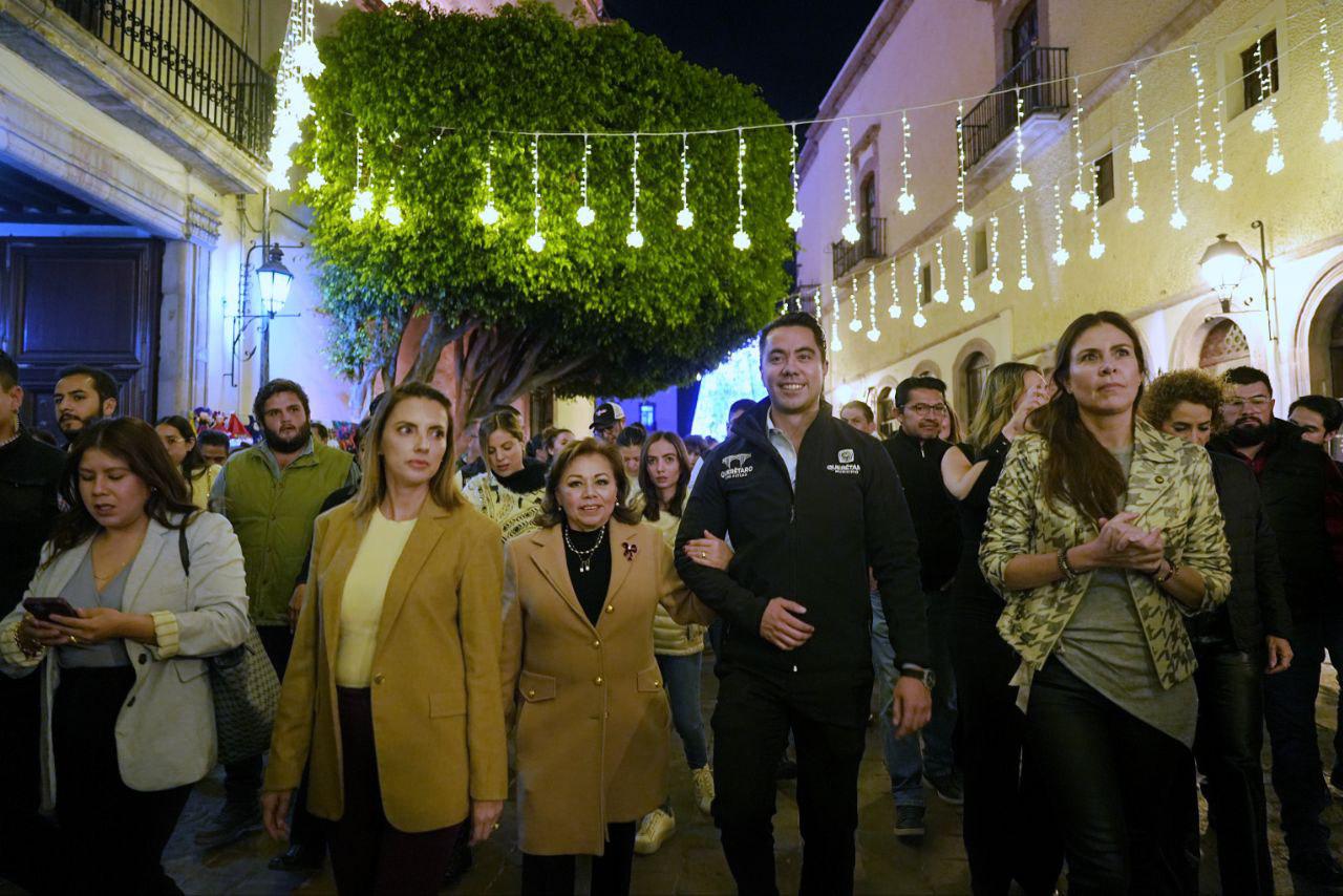 Imagen de Reinaugura Felifer Macías el Tianguis Navideño de La Cruz 3