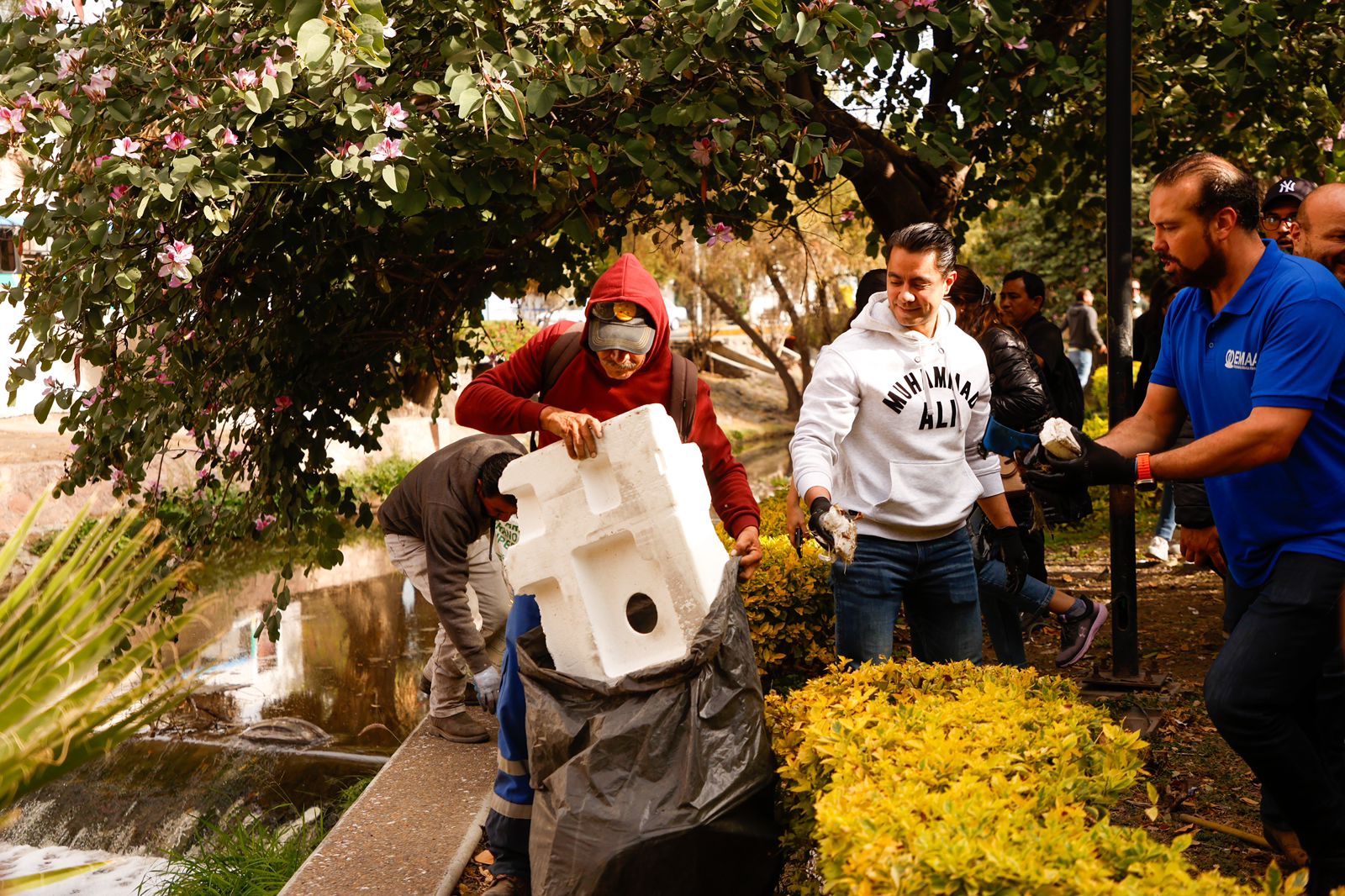 Imagen de Participa Felifer Macías en el saneamiento del Río Querétaro 5