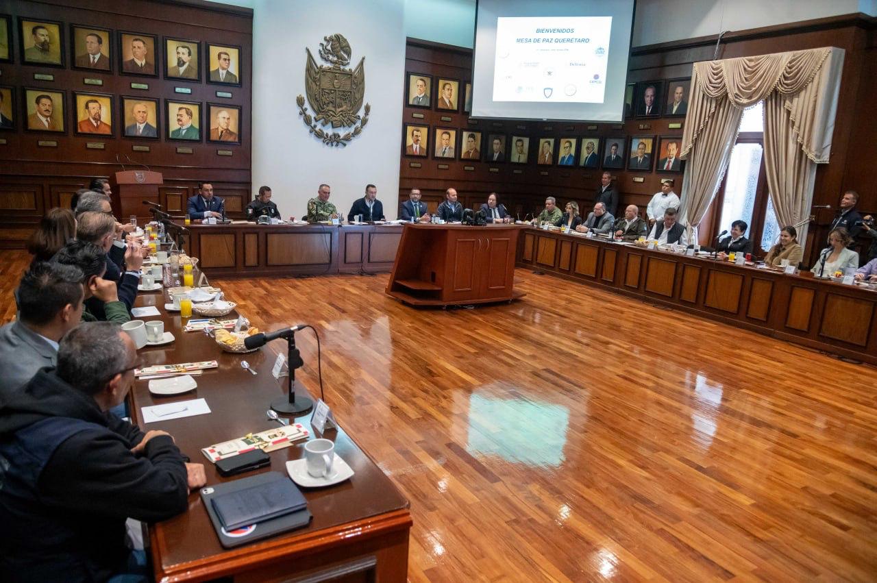 Imagen de Reafirma Felifer Macías el compromiso con la paz en Querétaro 4