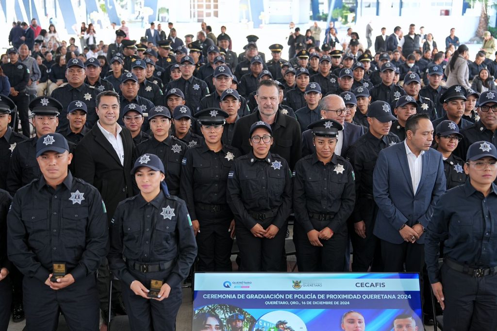 Imagen de Acude Felifer Macías a la Graduación de 123 Policías de Proximidad 18