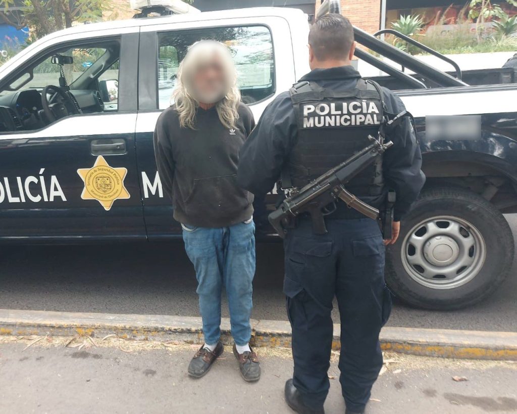 Imagen de Sujeto agrede a policías tras ser sorprendido en presunto caso de maltrato animal 8