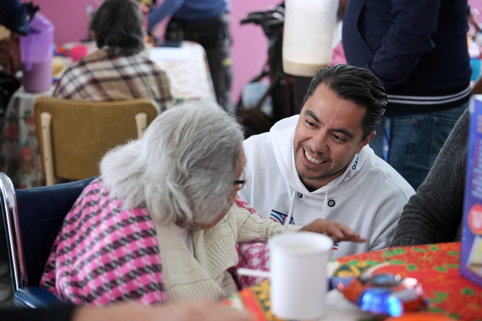 Imagen de Celebra Felifer Macías el Día de Reyes con adultos mayores 1