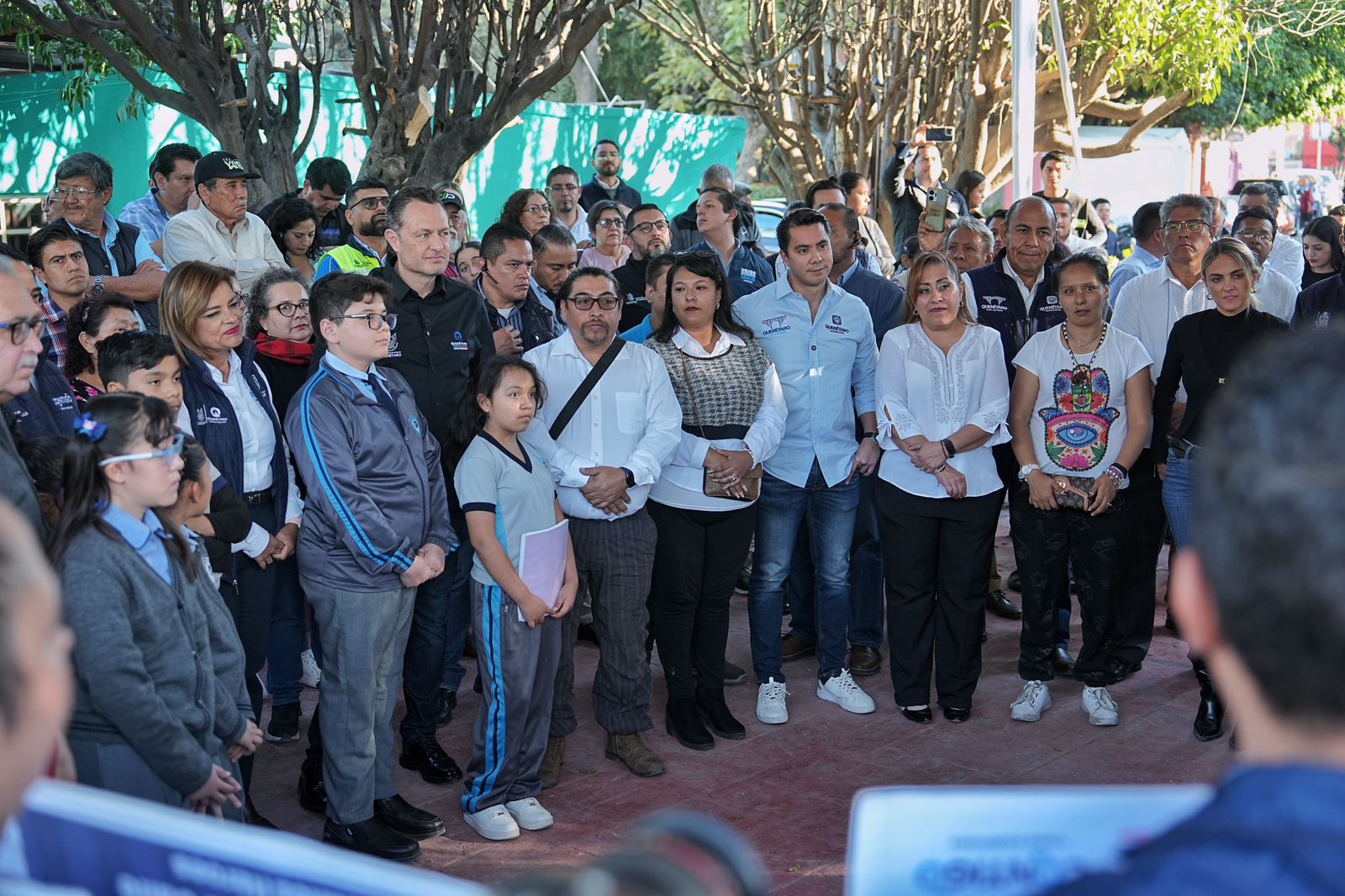 Imagen de Asiste Felifer Macías a la entrega de calles renovadas en La Obrera 3