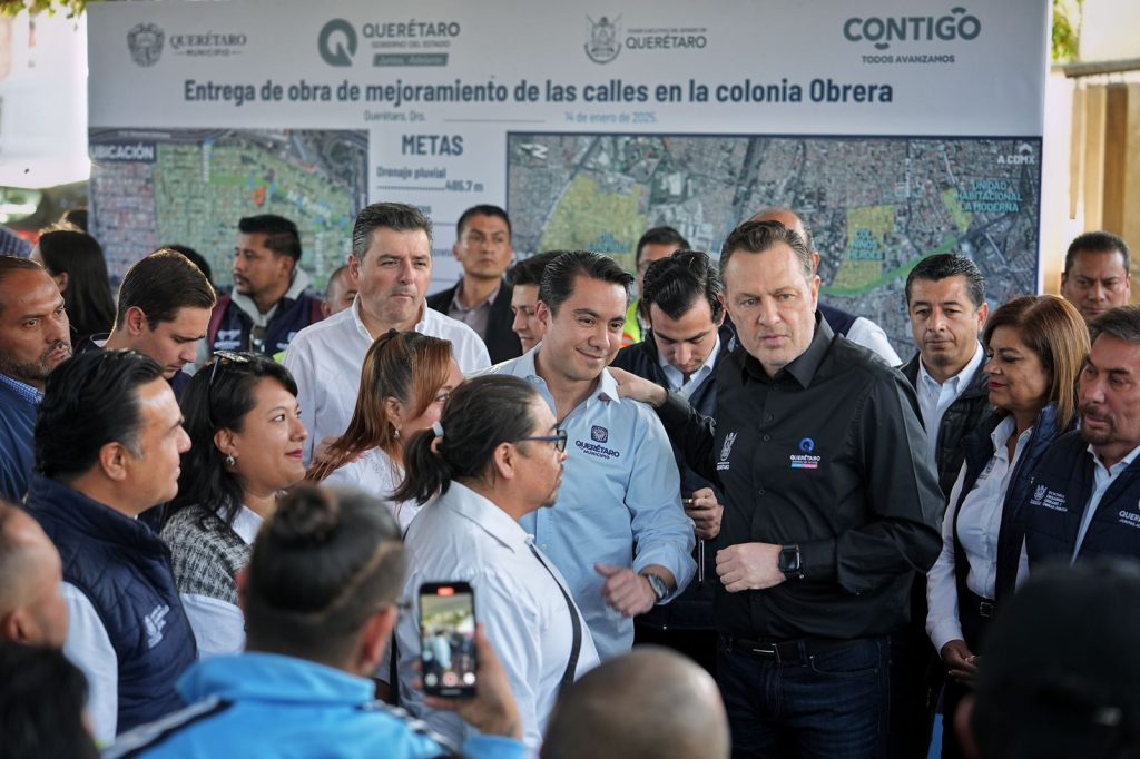 Imagen de Asiste Felifer Macías a la entrega de calles renovadas en La Obrera 20