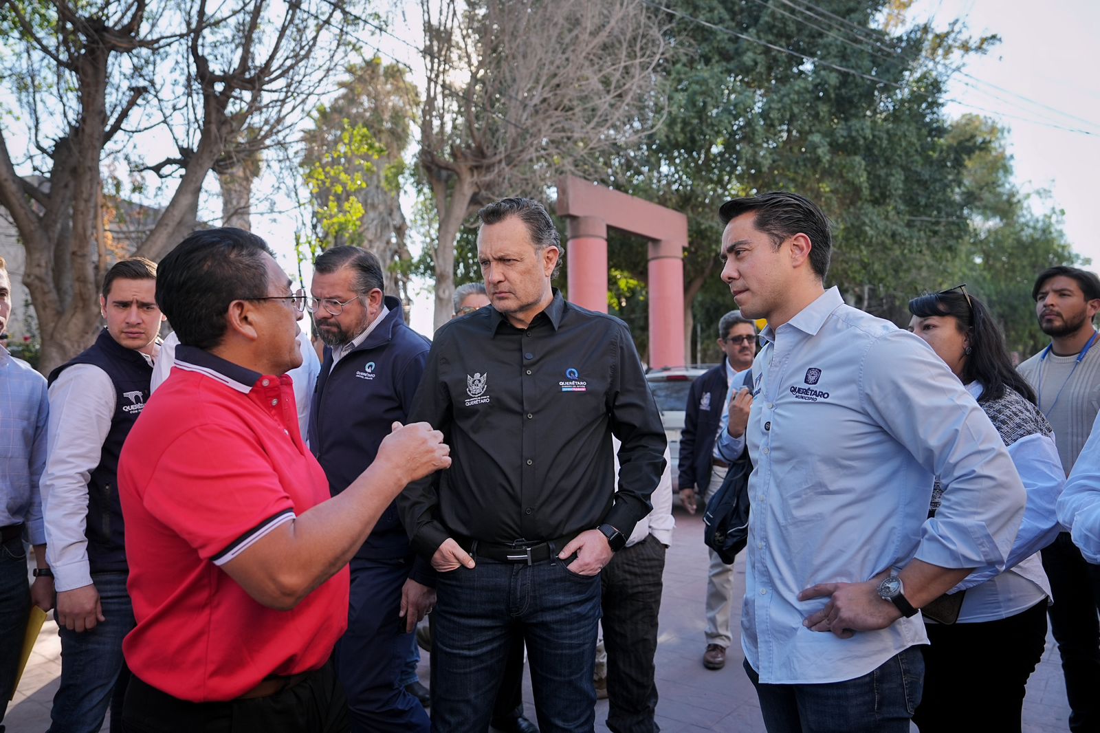 Imagen de Asiste Felifer Macías a la entrega de calles renovadas en La Obrera 5