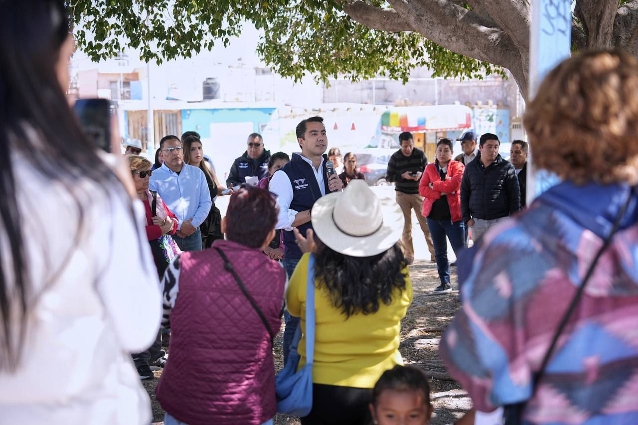 Imagen de Recorre Felifer Macías la colonia Insurgentes para escuchar y atender las necesidades de los vecinos 2