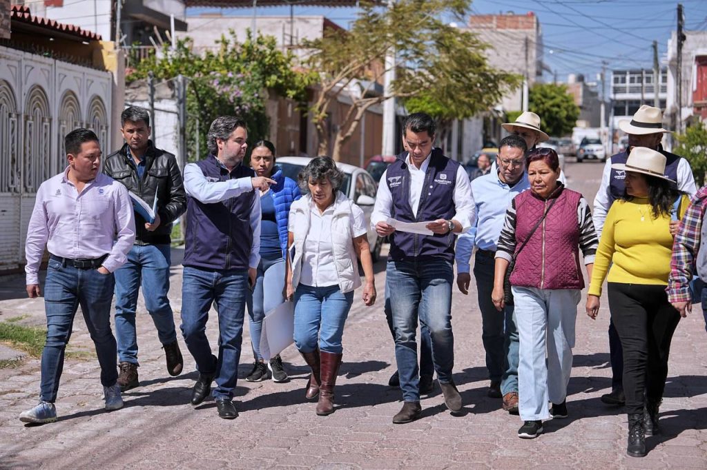 Imagen de Recorre Felifer Macías la colonia Insurgentes para escuchar y atender las necesidades de los vecinos 18