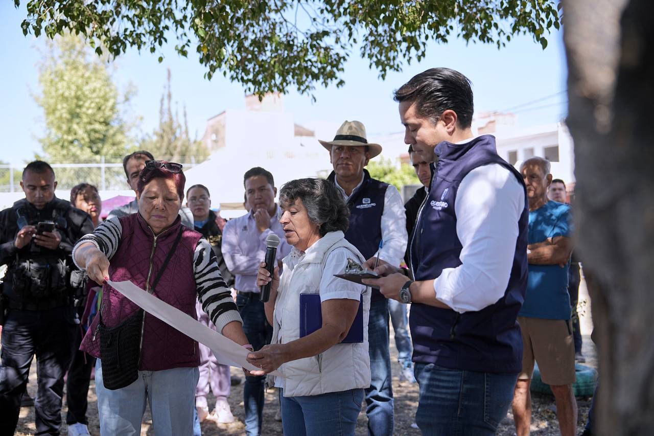 Imagen de Recorre Felifer Macías la colonia Insurgentes para escuchar y atender las necesidades de los vecinos 4