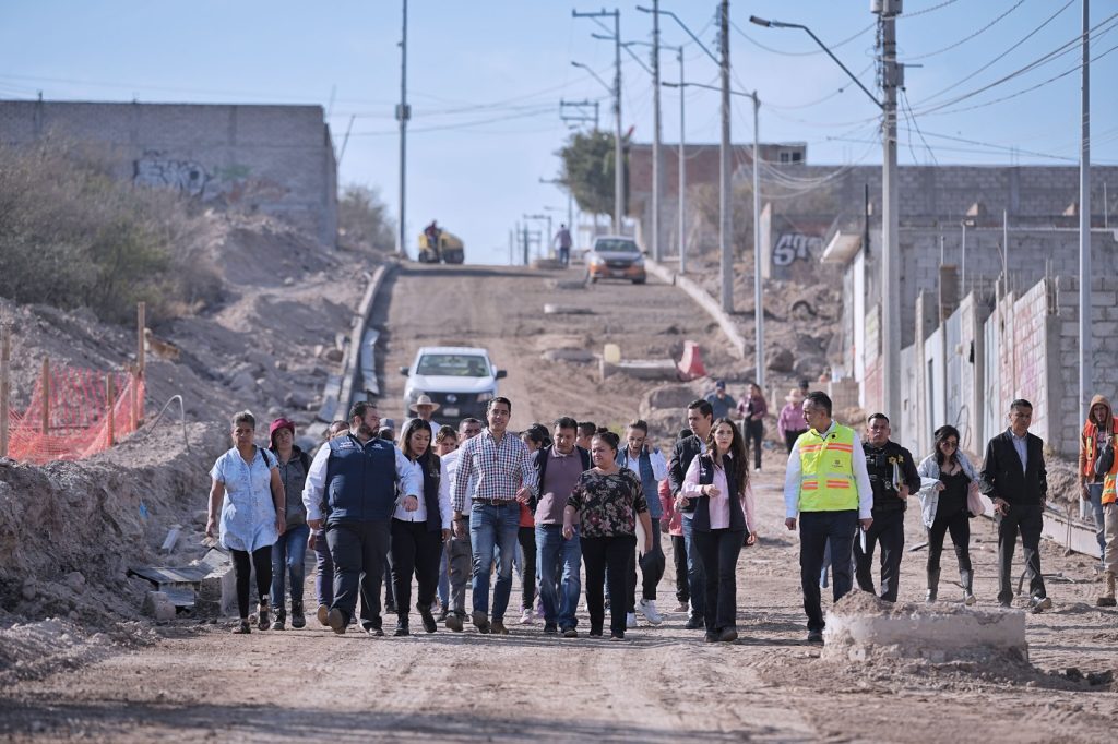 Imagen de Supervisa Felifer Macías 12 urbanizaciones en colonias de la Delegación Epigmenio González 6