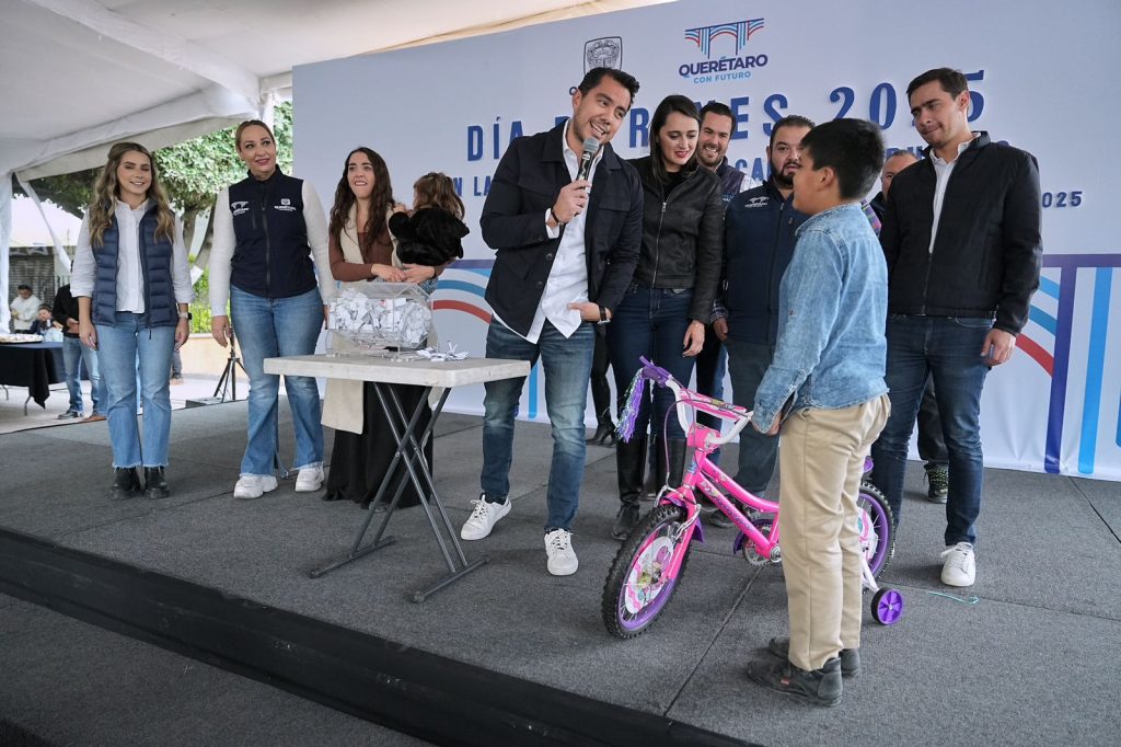 Imagen de Encabeza Felifer festejo de Día de Reyes en Santa María Magdalena 2