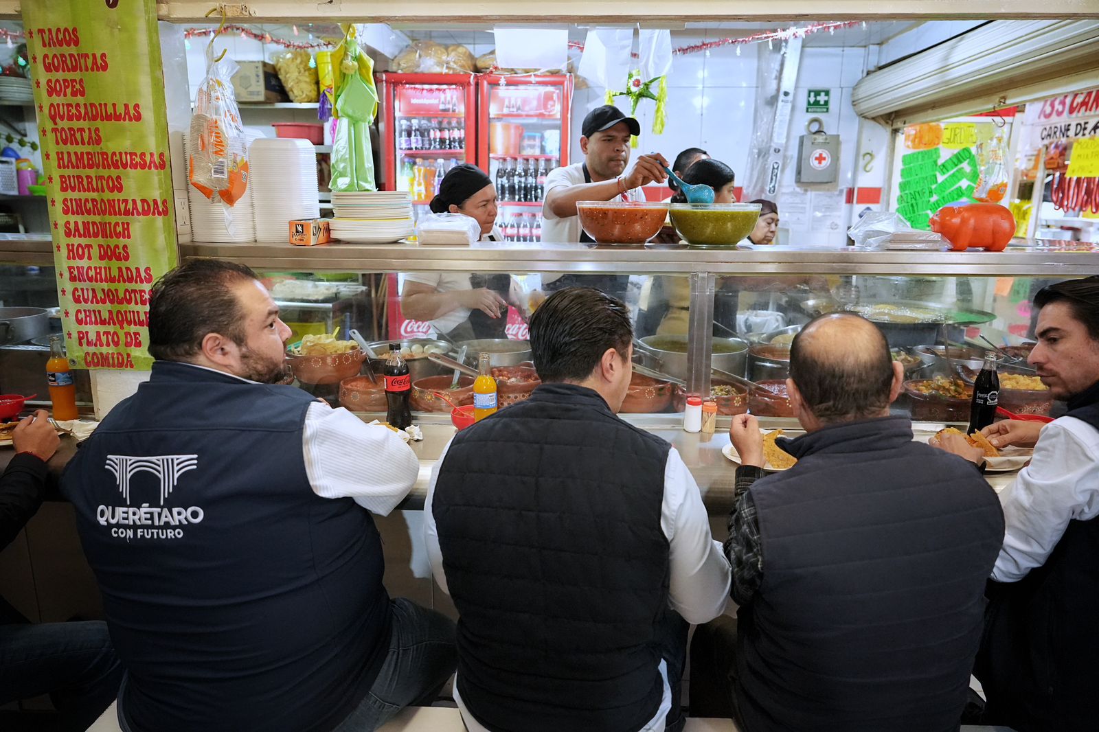 Imagen de Recorre Felifer Macías el Mercado y Tianguis de la Presidentes 5