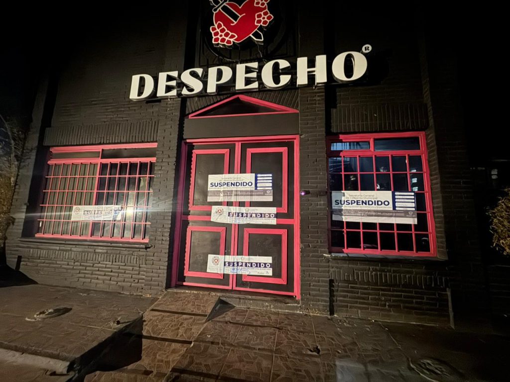 Imagen de Clausura Municipio de Querétaro el bar "Despecho" 2