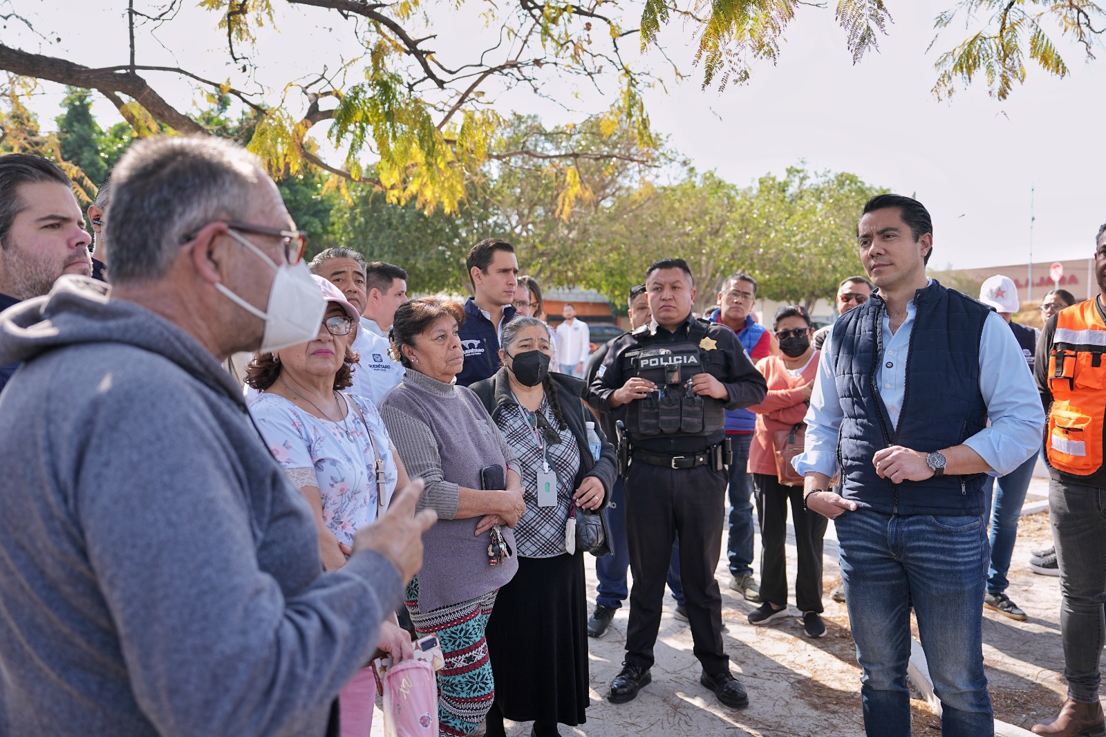 Imagen de Lleva Felifer Macías el programa Alcalde en Acción a la colonia Lázaro Cárdenas para mejorar seguridad, movilidad y mantenimiento urbano 4