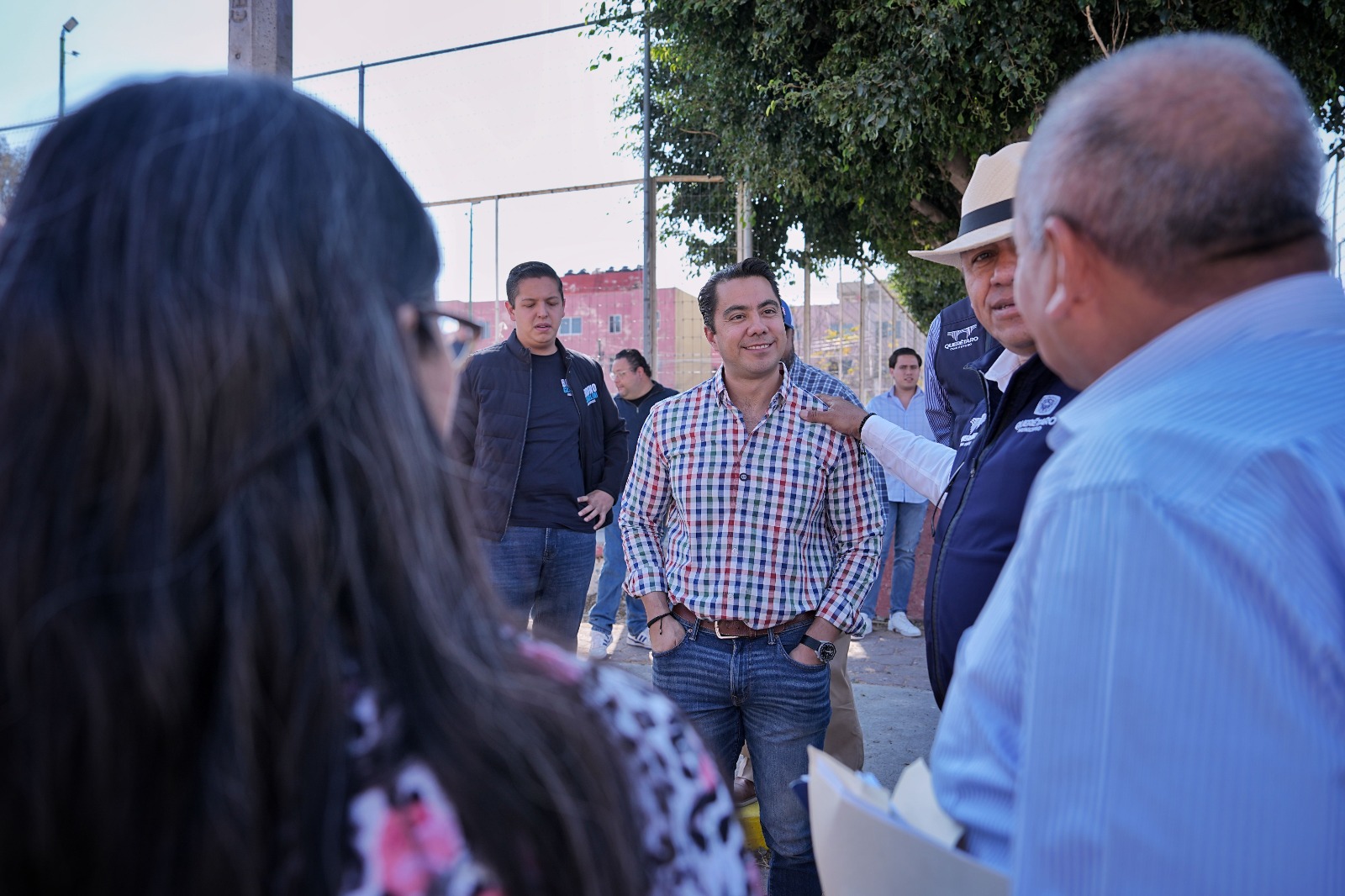 Imagen de Se reúne Felifer Macías con vecinos de la colonia Josefa Ortiz de Domínguez 3