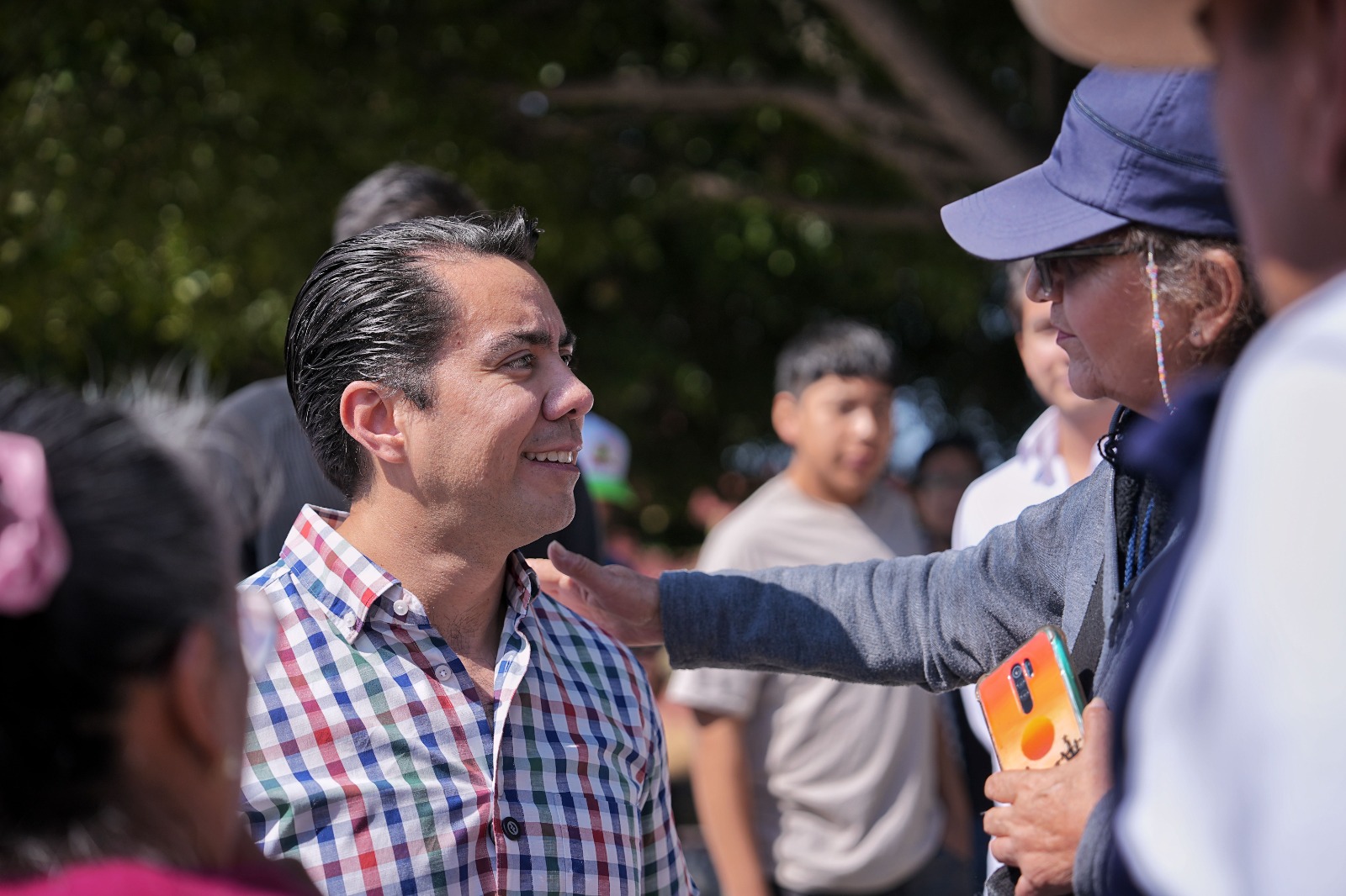 Imagen de Se reúne Felifer Macías con vecinos de la colonia Josefa Ortiz de Domínguez 1