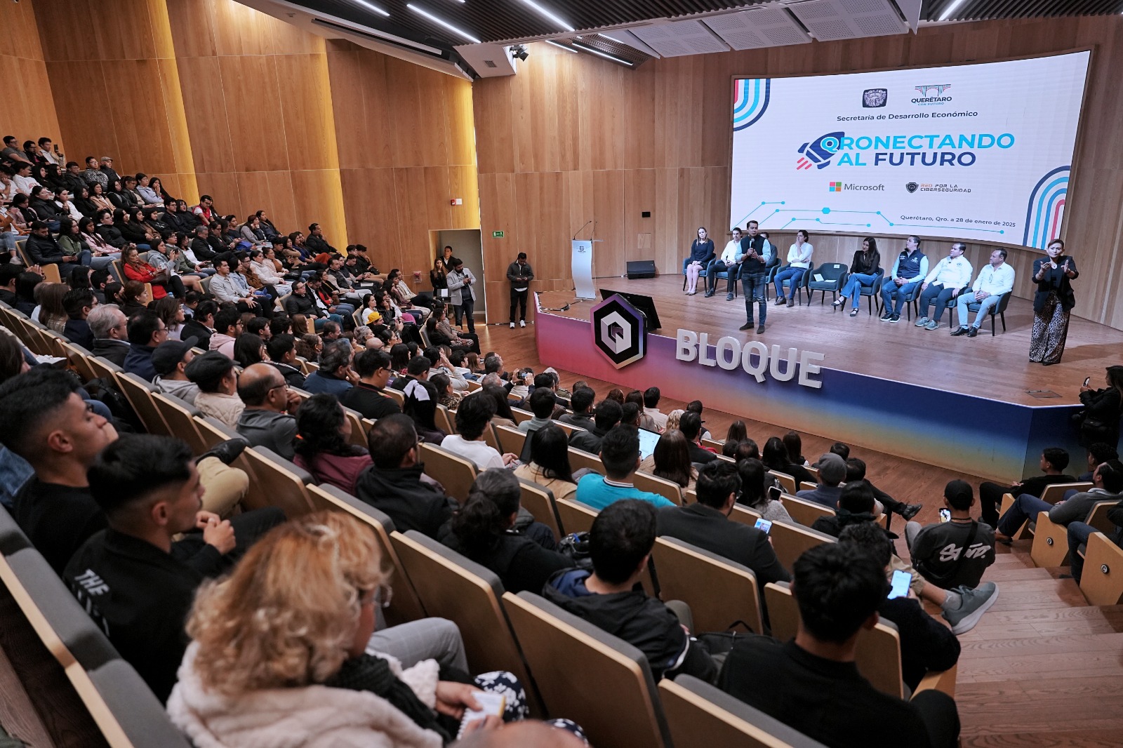 Imagen de En 100 días hemos fortalecido el emprendimiento en Querétaro: Felifer Macías 5