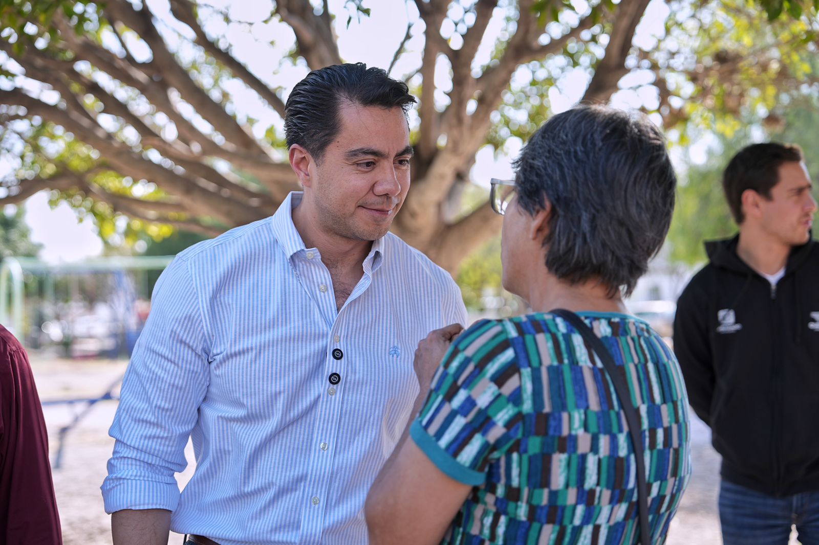 Imagen de Dialoga Felifer Macías con habitantes de la colonia Lomas del Marqués 6