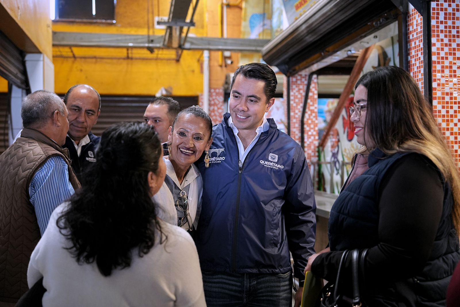 Imagen de Recorre Felifer Macías el Mercado “Los Sauces” 6