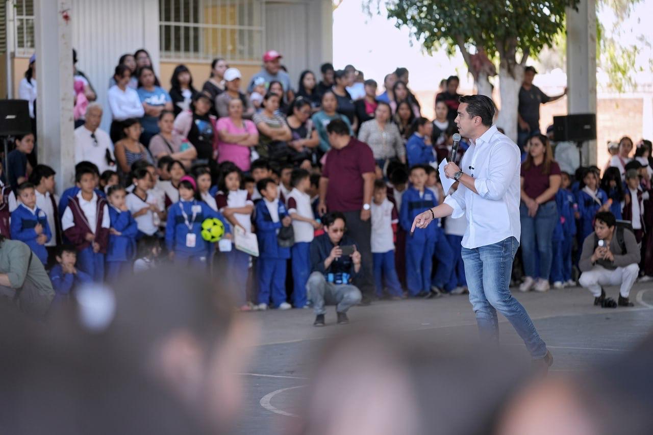 Imagen de Entrega Felifer Macías nueva cancha de fútbol en la primaria Héroes de Chapultepec 3