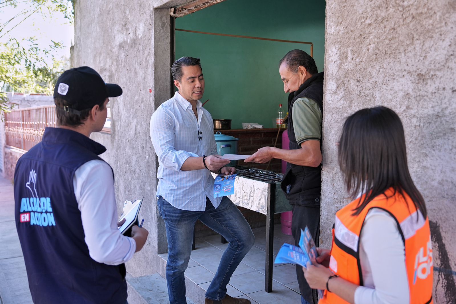 Imagen de Encabeza Felifer Macías mega recorrido ciudadano en la delegación Felipe Carrillo Puerto 9