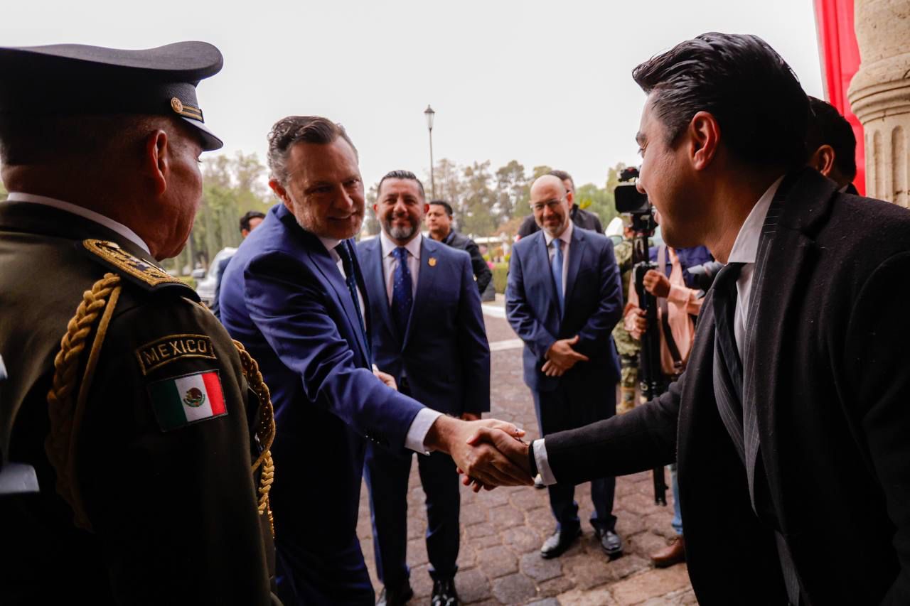 Imagen de Felifer Macías asiste al 112 aniversario del Día del Ejército Mexicano 1